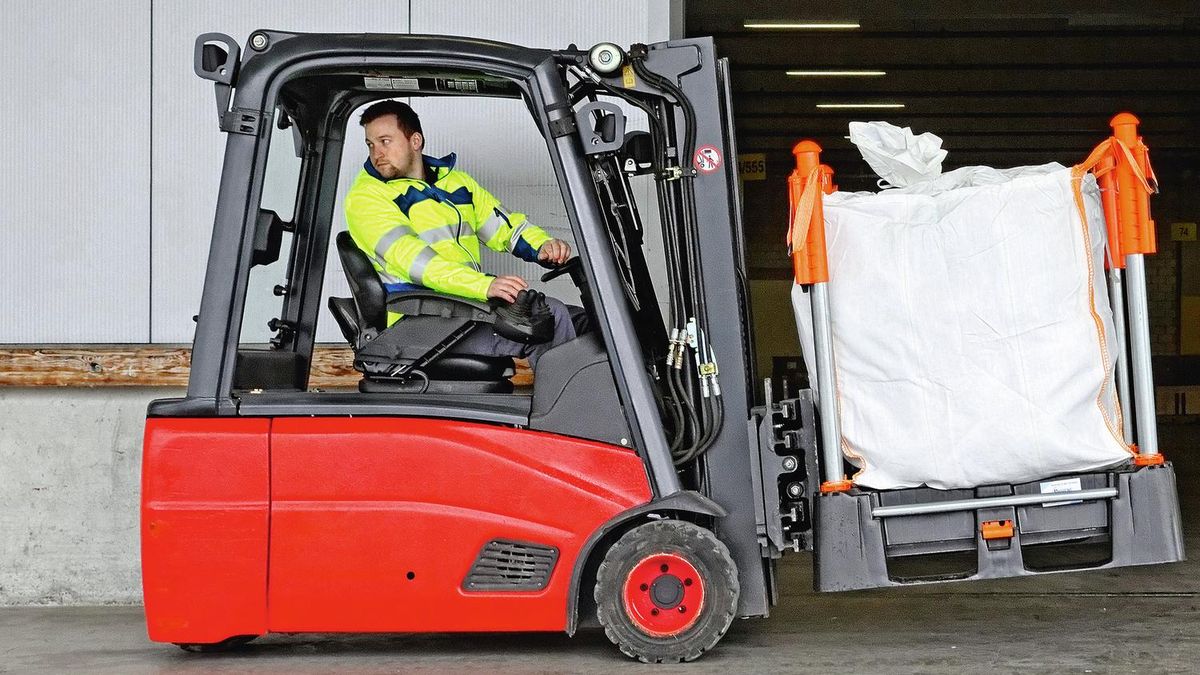 Utilizzi i carrelli elevatori rispettando le regole vitali