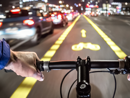 Prudenza in bici: muoversi nel traffico in sicurezza