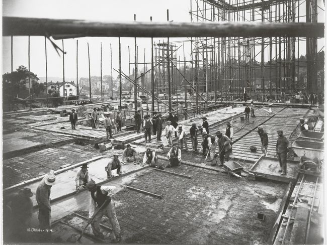 KM 11-1-2-17_Bau des Suva-Verwaltungsgebäudes Fluhmatt, Baustelle mit Bauarbeitern.tif
