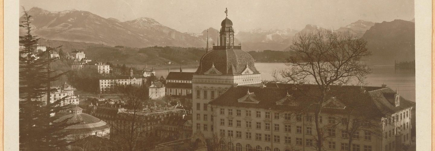 KM 11-1-2-44_Ansichtskarte "Unfallversicherungsgebäude mit dem Rigi" - Suva-Ver-.tif