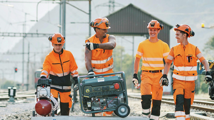 Des jeunes au contact du ballast et de l’acier