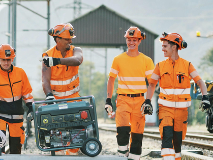 Des jeunes au contact du ballast et de l’acier