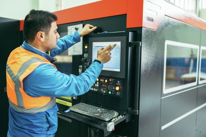 Clavier à membrane et écran tactile pour commandes de machines