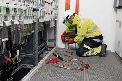 Calzature da lavoro: protezione da una scarica elettrica