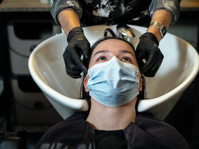 Gants au salon de coiffure - Protégez votre peau