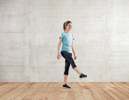 Sports d’hiver: exercice de fitness pour débutants