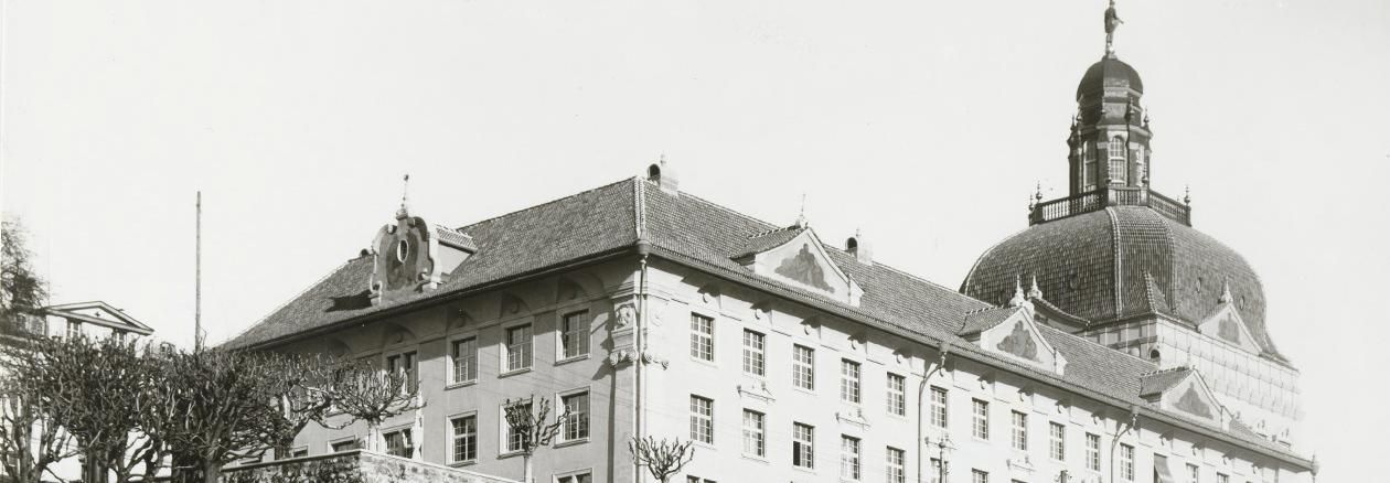 KM-11-1-2-25Suva-VerwaltungsgebÃ¤ude-mit-Kuppel-und-Kuppelfigur,-Sicht-von-SÃ¼den_Original_32656.jpg