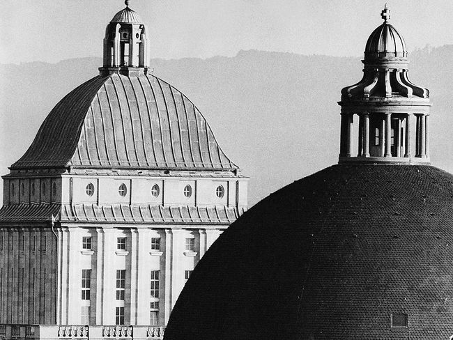 Kuppel Uni Zürich und ETH.jpg