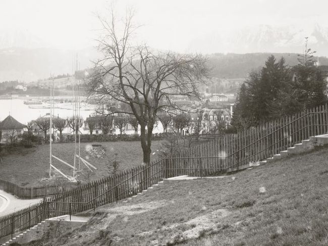 Grundstueck Fluhmatt mit Bauprofilen.JPG