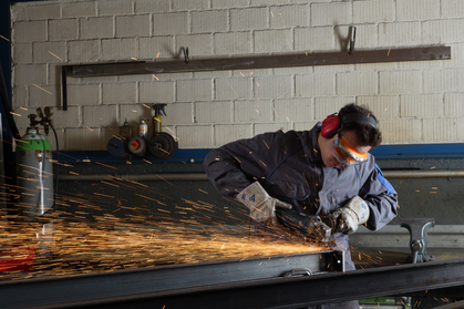 Dispositivi di protezione individuale nella lavorazione dei metalli