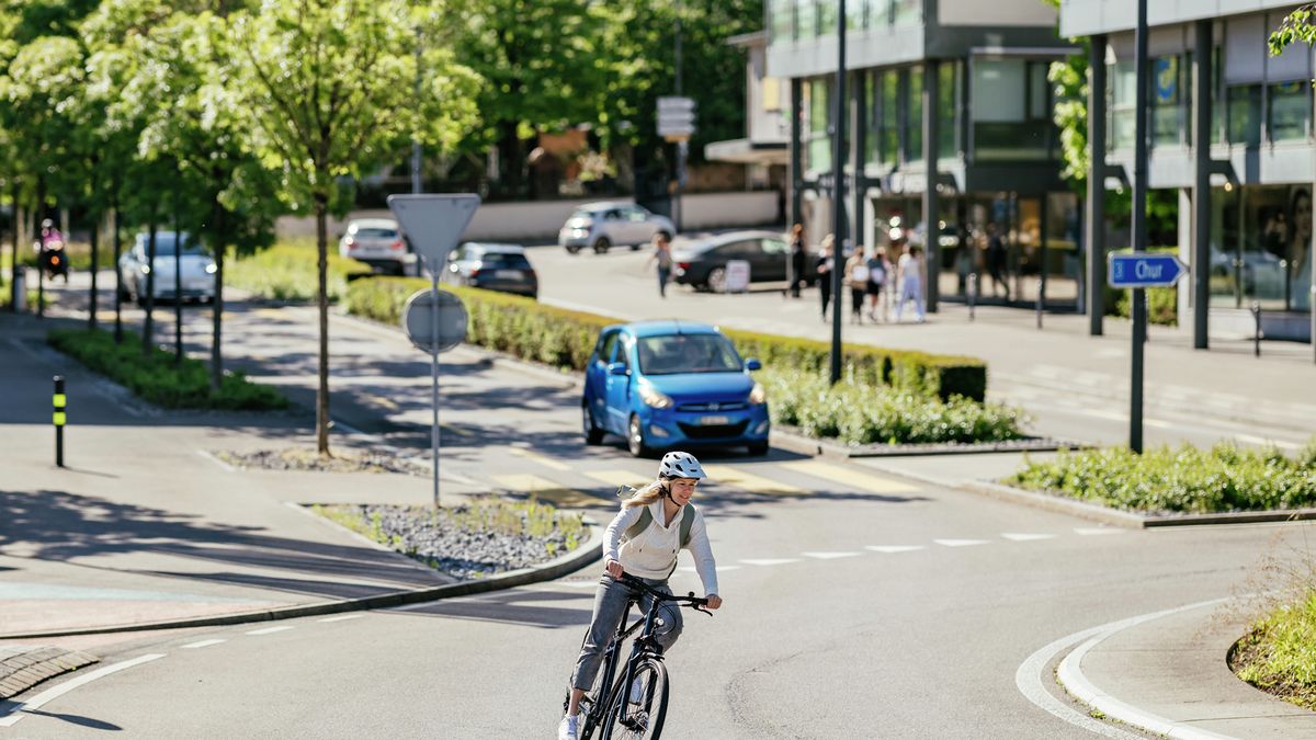 Traverser un giratoire à vélo: Marche à suivre