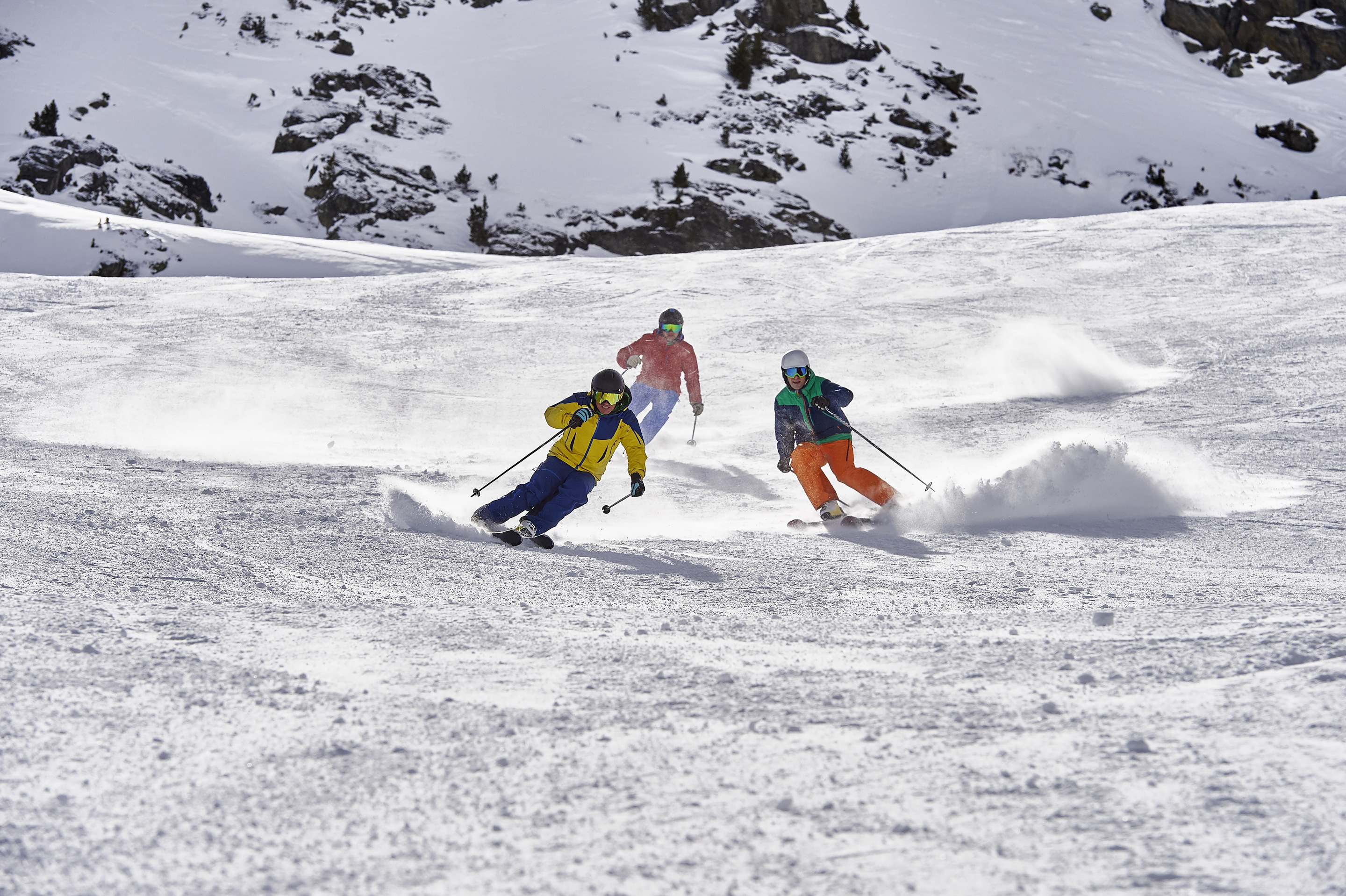Schneesport: alles über Risiken, Fitness und Ausrüstung