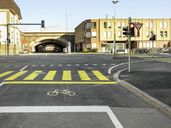 Der Aufstell- bzw. Wartebereich für Velofahrerinnen und Velofahrer vor Ampeln an grossen Kreuzungen ist auch als Velosack bekannt