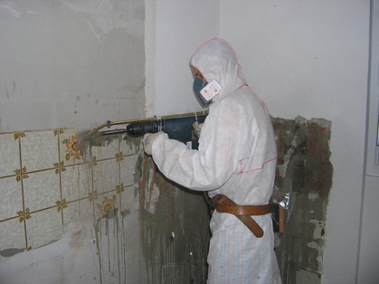 Sanierung von Wand- und Bodenplatten mit Asbest-Kleber