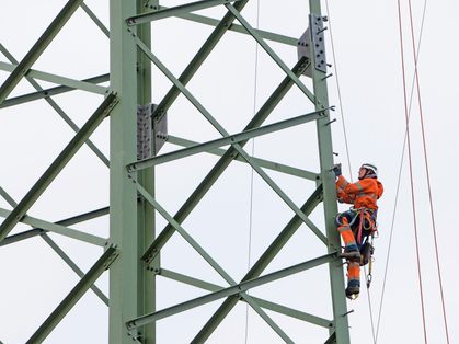 Travailler en toute sécurité sur ou à proximité de lignes électriques aériennes à haute tension