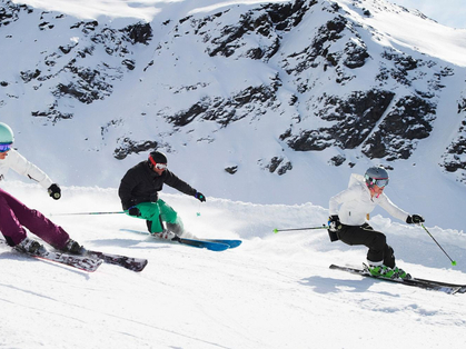 So wirken körperliche Belastungen beim Ski und Snowboard fahren