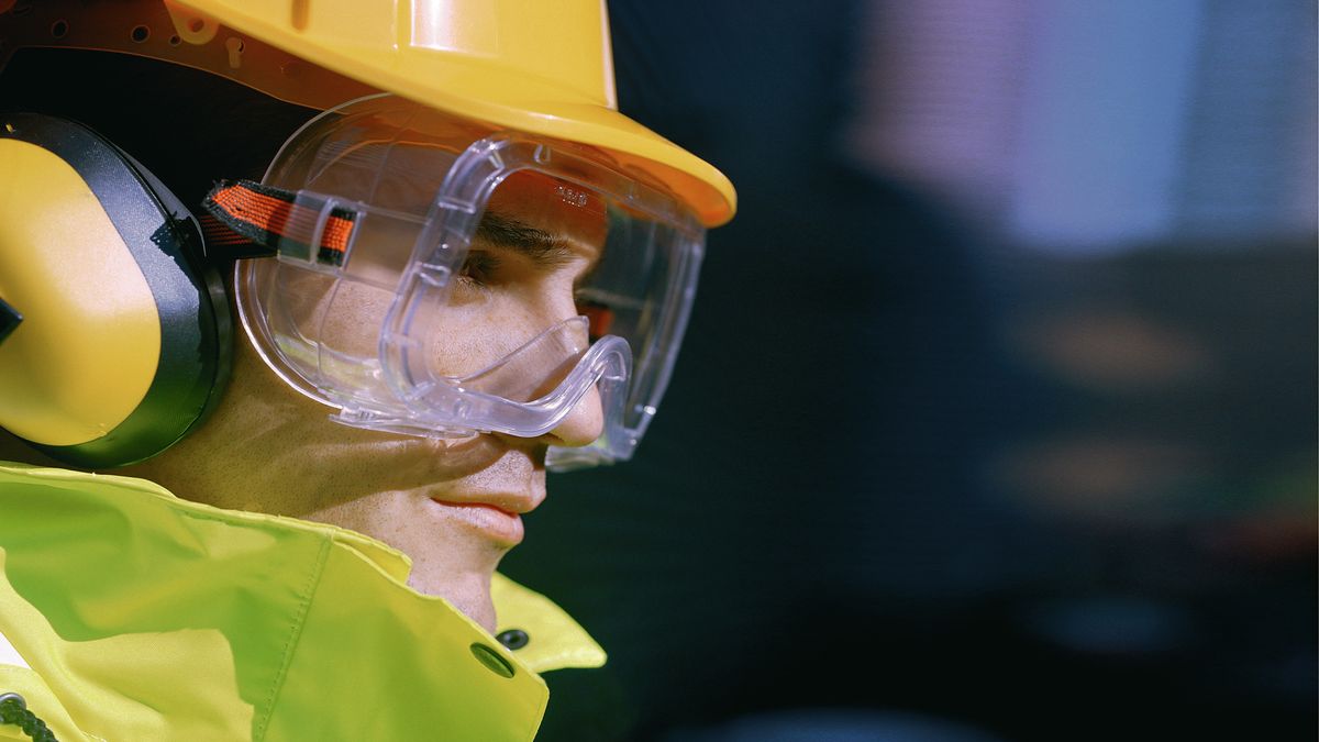 De bonnes lunettes de protection et votre personnel y voit plus clair