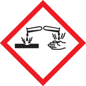 Das GHS-Gefahrensymbol «Ätzend». Es zeigt zwei Reagenzgläser, aus denen ätzende Flüssigkeit auf ein Material und eine Hand tropft.