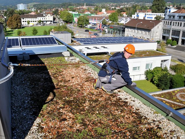 système permanent sur rails pour des travaux avec un équipement de protection contre les chutes
