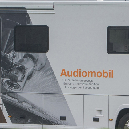 Hörtest im Audiomobil – Gehörschäden früh erkennen
