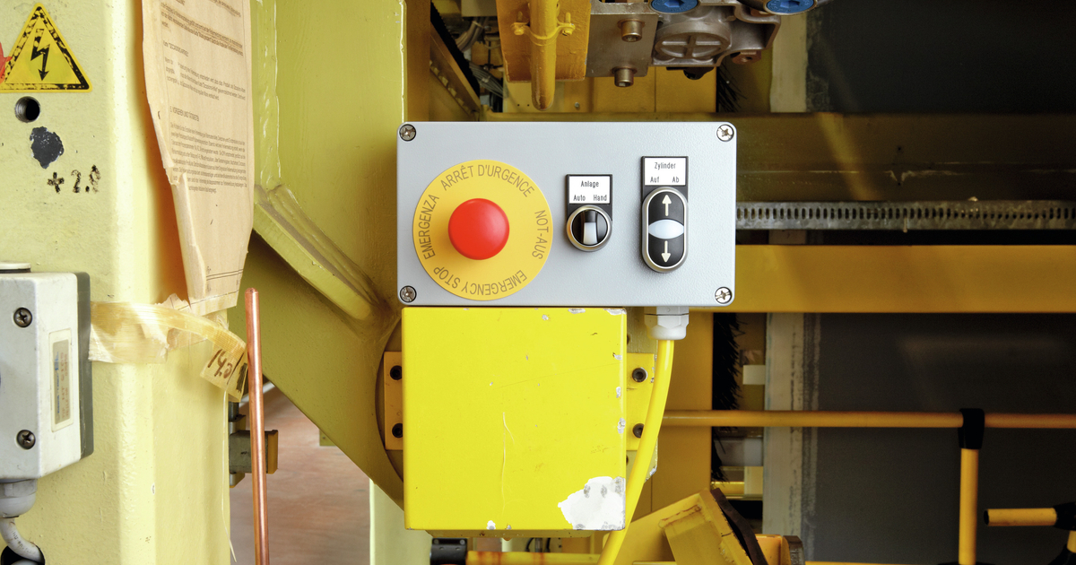 Not-Halt-Schalter in Maschinensteuerungen | Suva