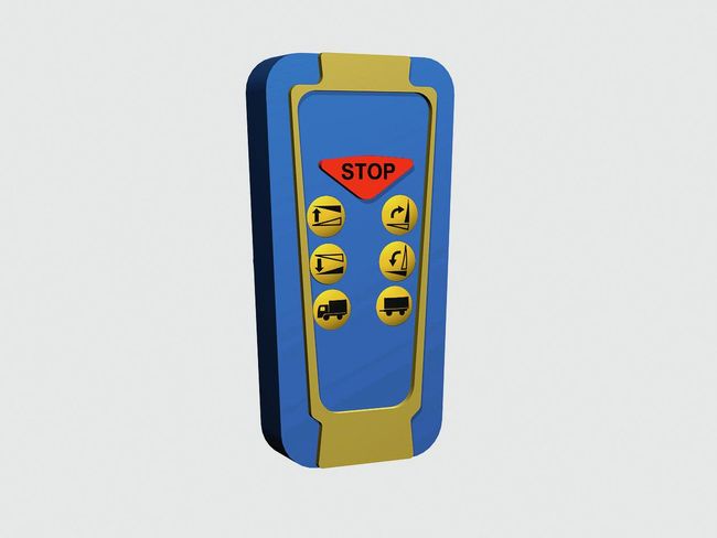 Vediamo un radiotelecomando quadrato di colore giallo e blu. Il pulsante rosso di arresto è facilmente riconoscibile.