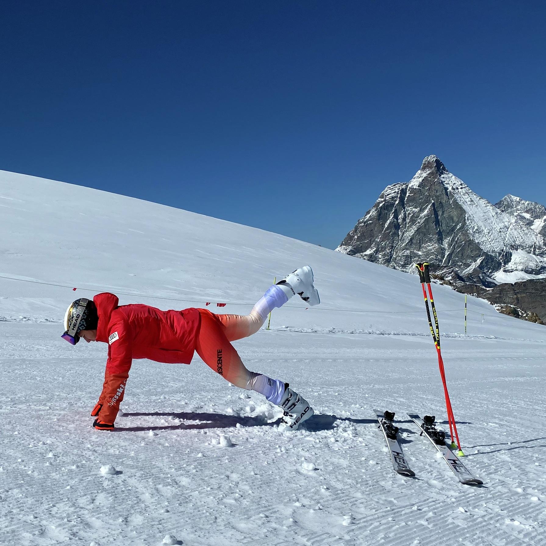 Exercices d’échauffement pour les sports d’hiver avec Wendy Holdener