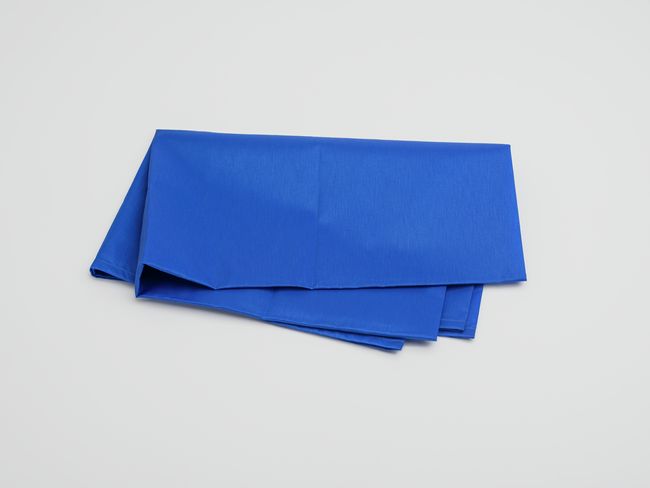 L’illustration présente un tissu bleu plié. Il symbolise les moyens auxiliaires qui peuvent être utilisés lors du transfert intelligent.