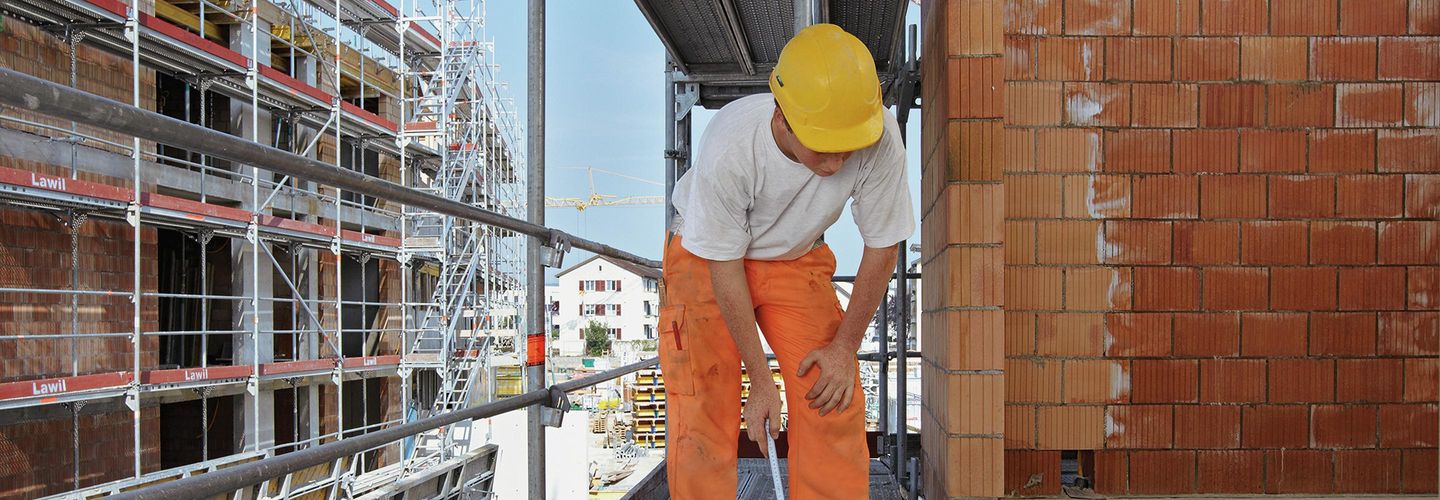 Logo Suva à l'entrée principale de Fluhmatt