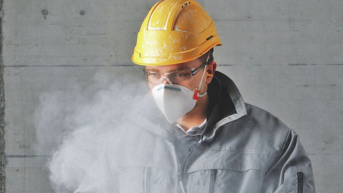 Le maschere per vie respiratorie fanno respirare i suoi dipendenti.