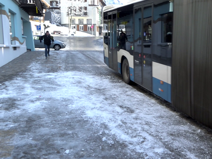 Sprint auf den Bus (Video)