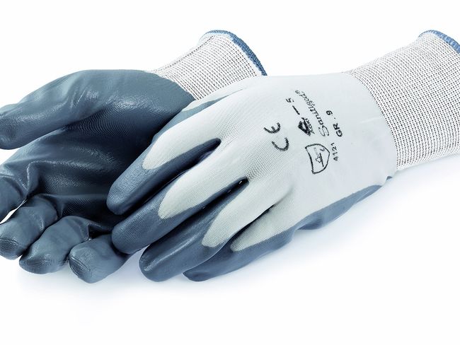 Ein Paar feste Handschuhe in Grau-Weiss. Der Griffbereich ist von den Fingern bis zu den Handballen grau beschichtet.
