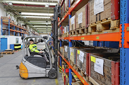 Carrelli elevatori di categoria R: requisiti e categorie