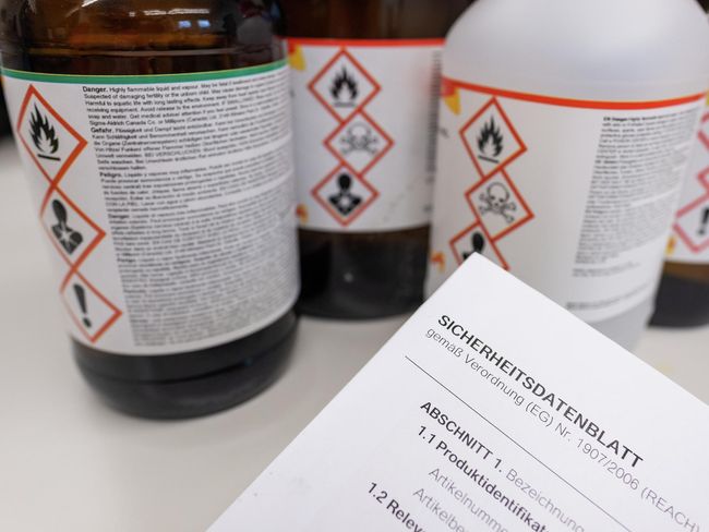 Foto eines Sicherheitsdatenblatts
