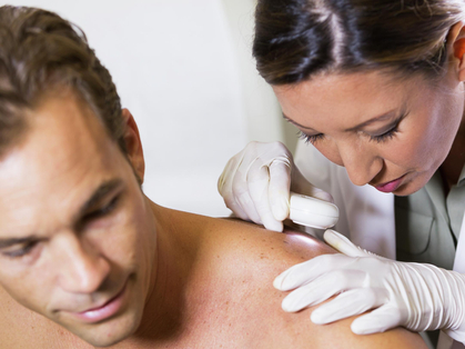 Prévention: dépistage précoce du cancer de la peau non mélanome dû aux UV naturels