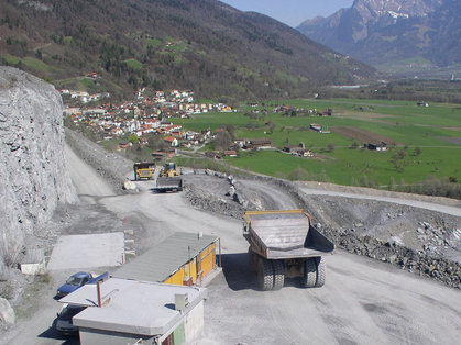 Gesteinsabbau im Freien melden