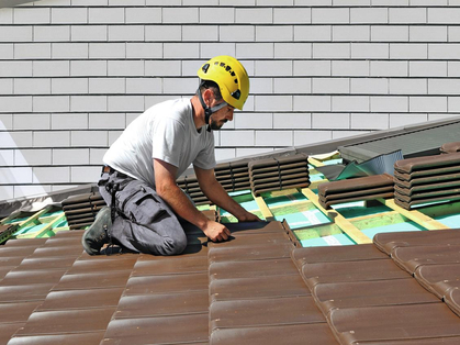 Istruzione regole vitali per i lavori sui tetti