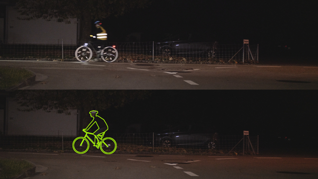 Cycliste croisé, une fois avec lumières, réflecteurs et gilet fluorescent et une fois sans, de la perspective d’un automobiliste.