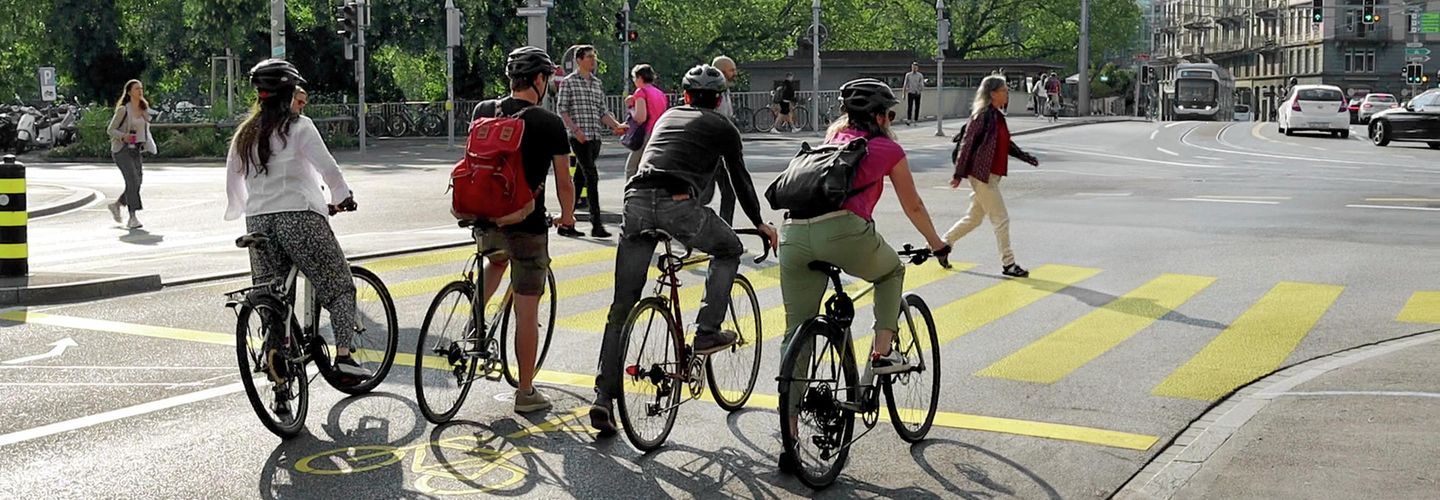 Velosack: Markierter Velo-Aufstellbereich an Ampelkreuzungen