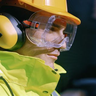 De bonnes lunettes de protection et votre personnel y voit plus clair