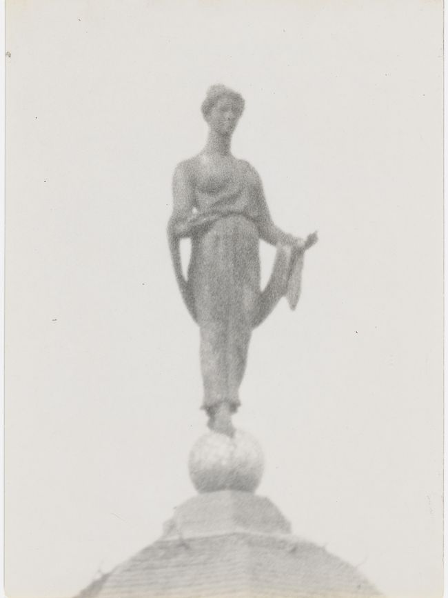 GS 4-20-1-13_Ursprüngliche Figur auf der Kuppel der Suva_ca. 1914.tif