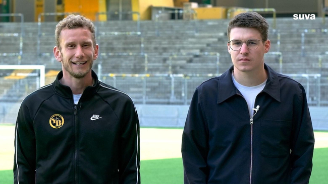 Es zeigt zwei Personen, Lustenberger und Wieland, im Interview im Stadium.