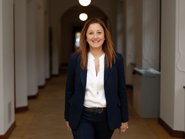 Bigger Linda_Portrait.jpg