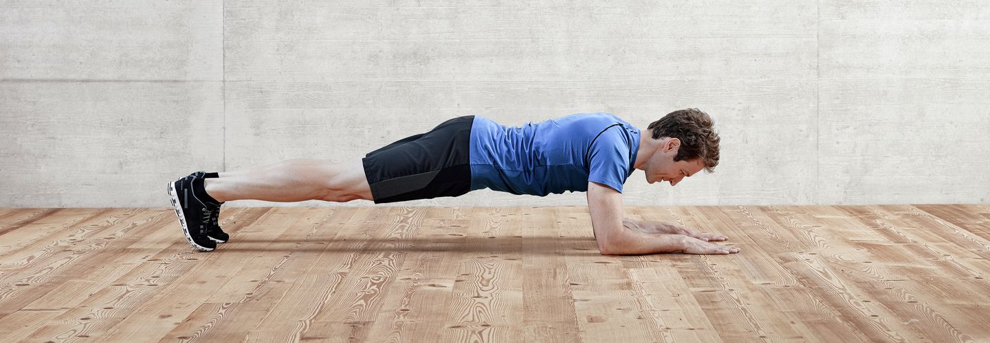 L’exercice «Planche sur les avant-bras» renforce les muscles du tronc et des épaules.