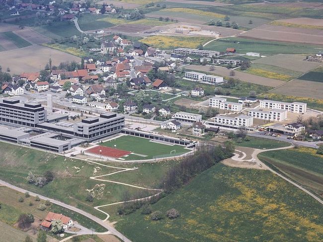 LBS-L1-747287-Swissair Luftaufnahme farbig Reha Klinik Bellikon 19-4-1972.JPG