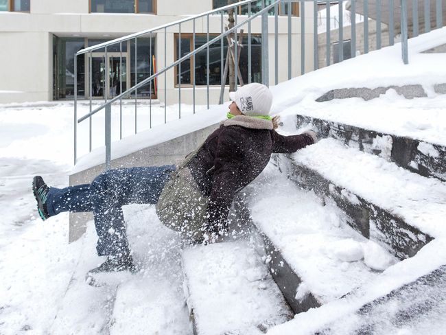 Neige et verglas : comment éviter les chutes ? - Myjobest