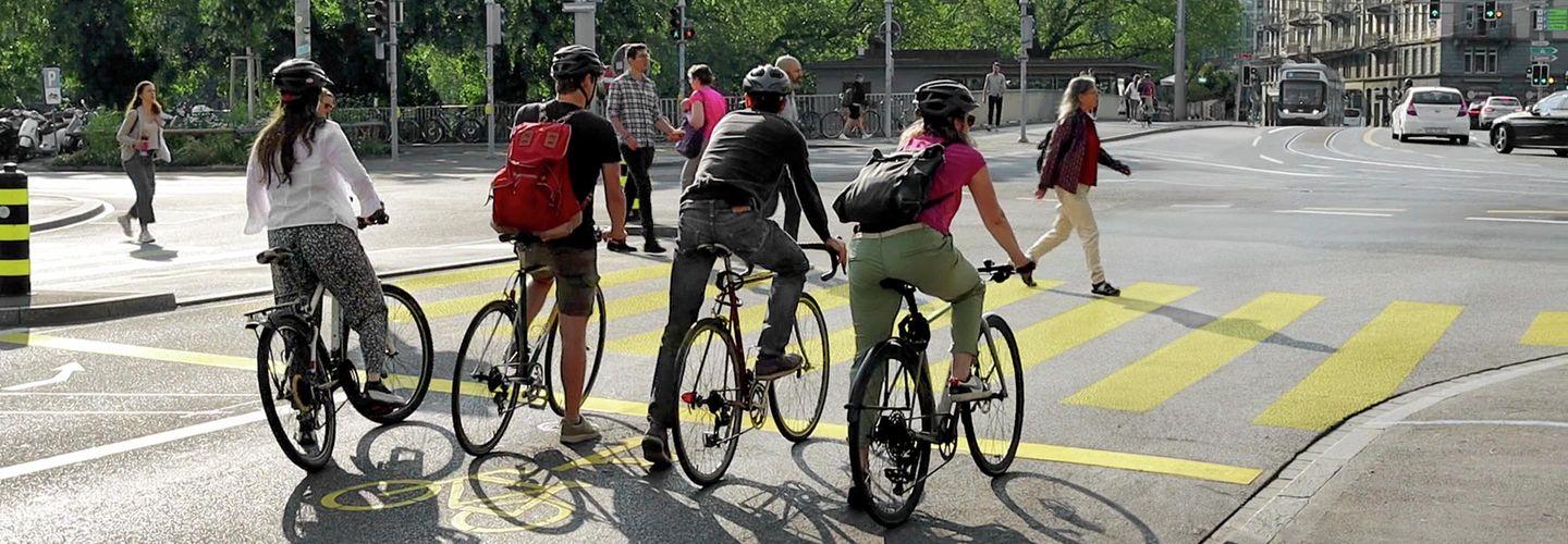 Velosack: Markierter Velo-Aufstellbereich an Ampelkreuzungen