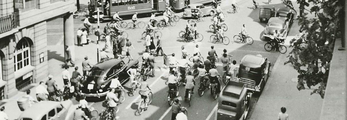 Bau-und Verkehrsdepartement Basel Stadt Erste LSA un Basel Schifflaende 1950.JPG