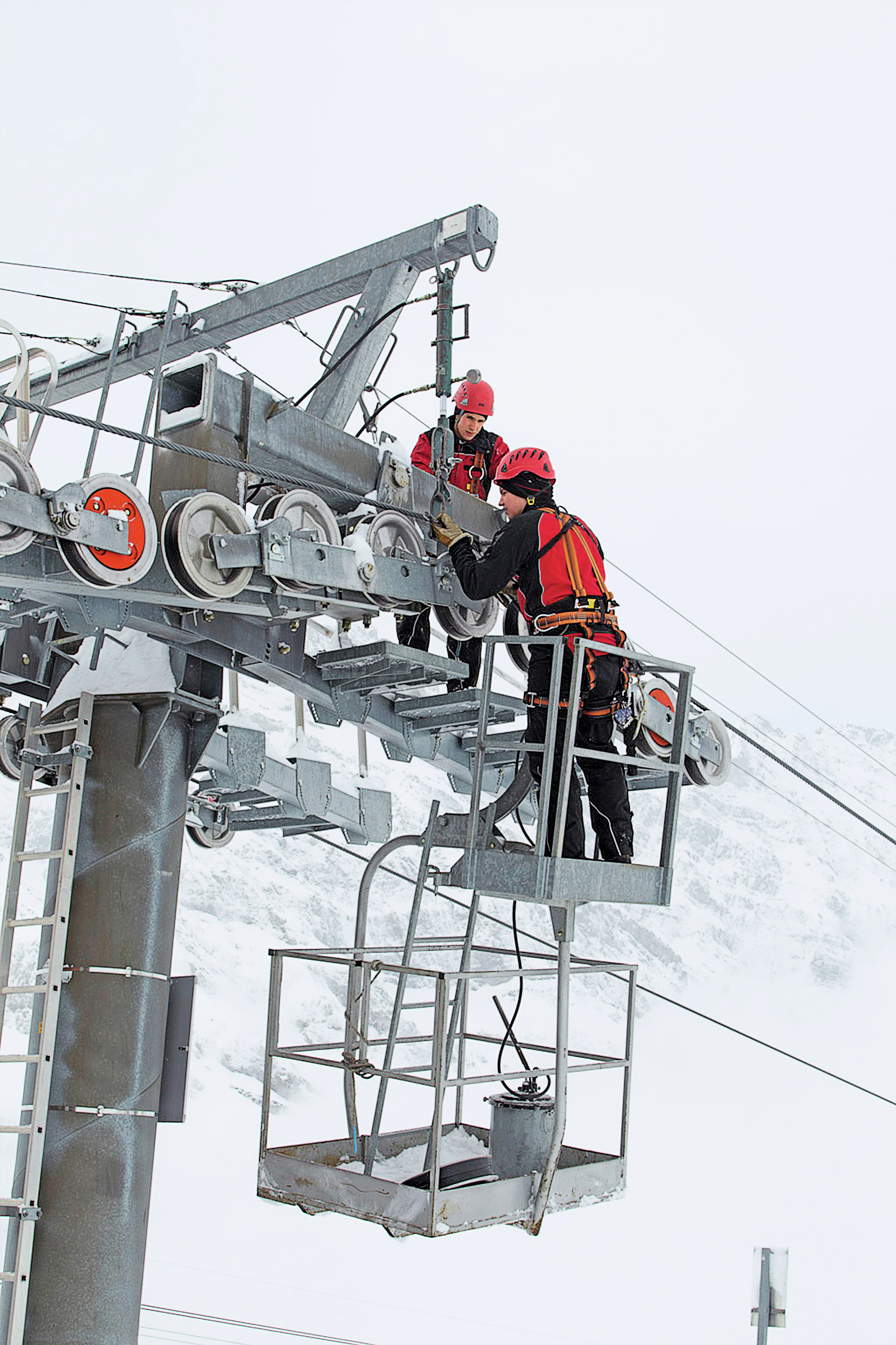 Lebenswichtige Regeln für die Arbeit an Seilbahn- und Skiliftanlagen