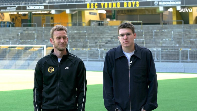 Es zeigt zwei Personen, Lustenberger und Wieland, im Interview im Stadium.